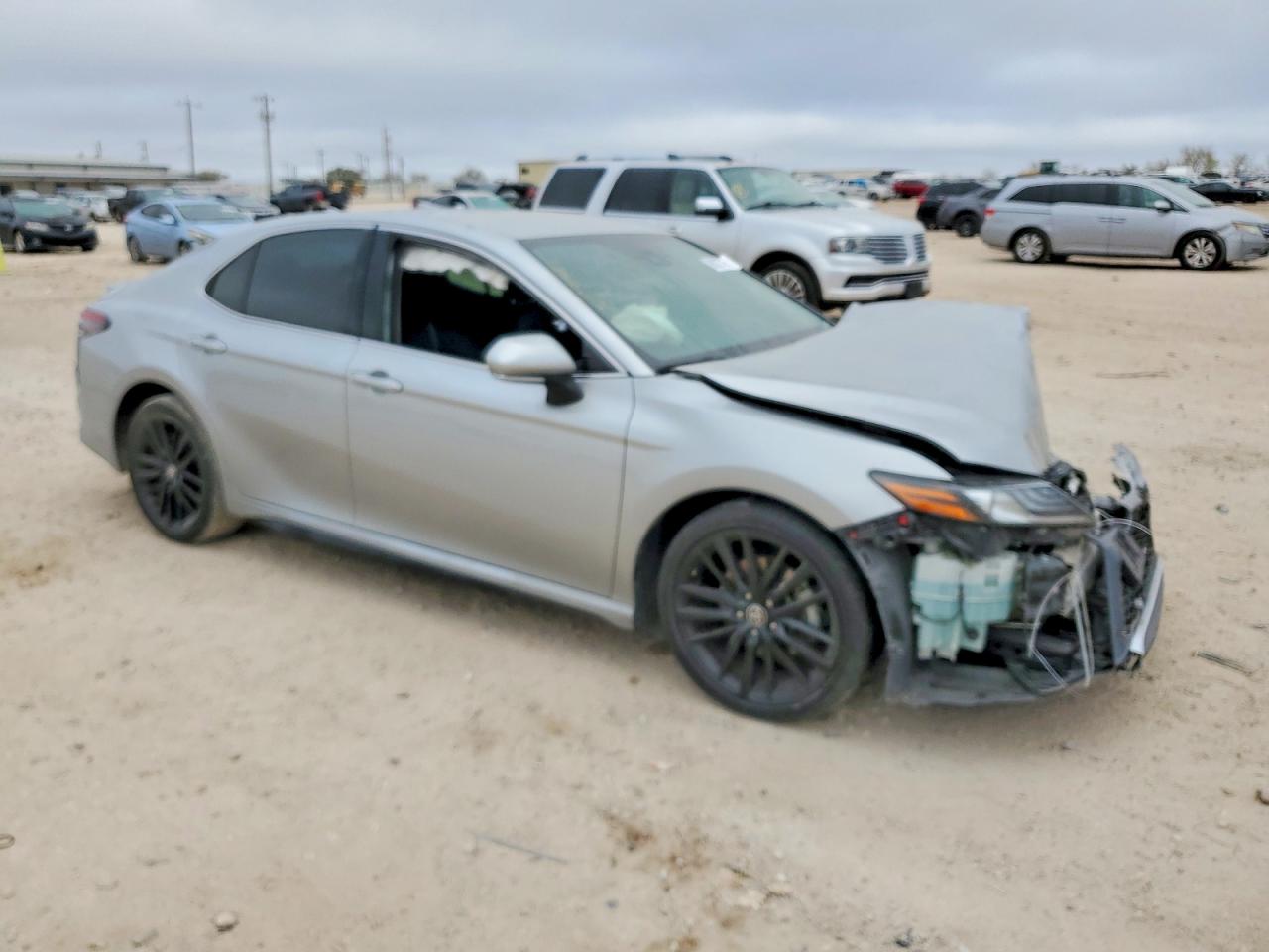 2022 TOYOTA CAMRY XSE photo 4