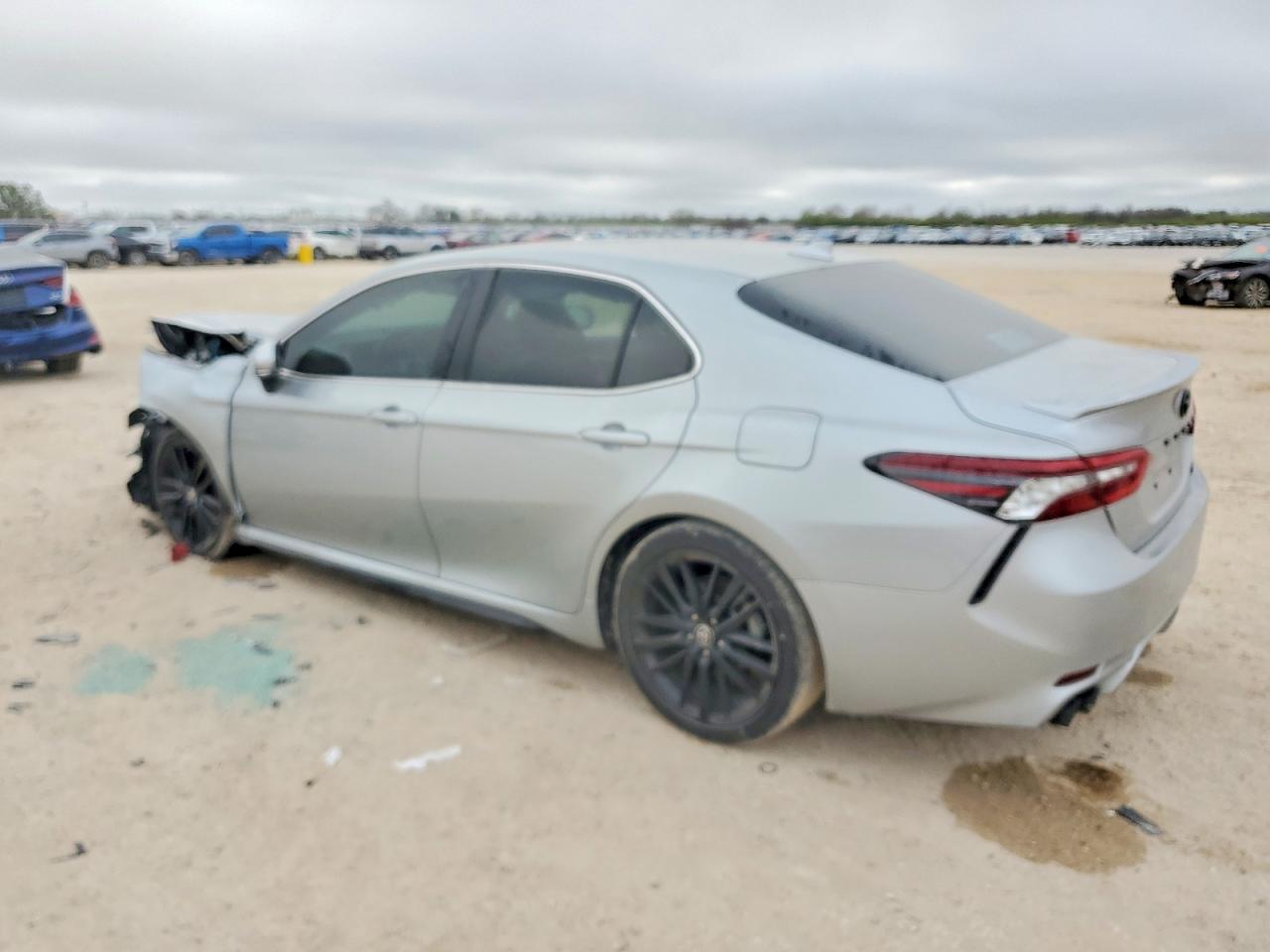 2022 TOYOTA CAMRY XSE photo 2