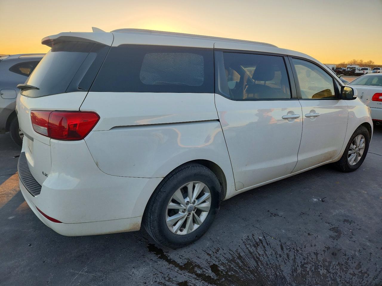 2016 KIA SEDONA LX photo 3