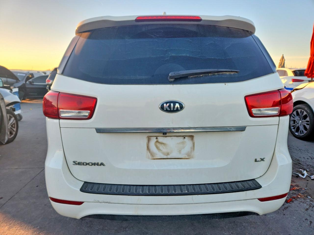 2016 KIA SEDONA LX photo 6
