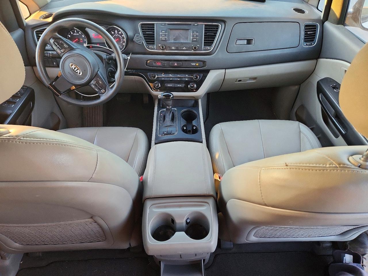 2016 KIA SEDONA LX photo 8
