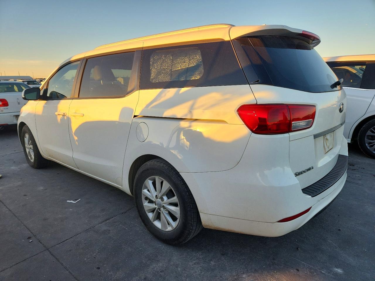 2016 KIA SEDONA LX photo 2