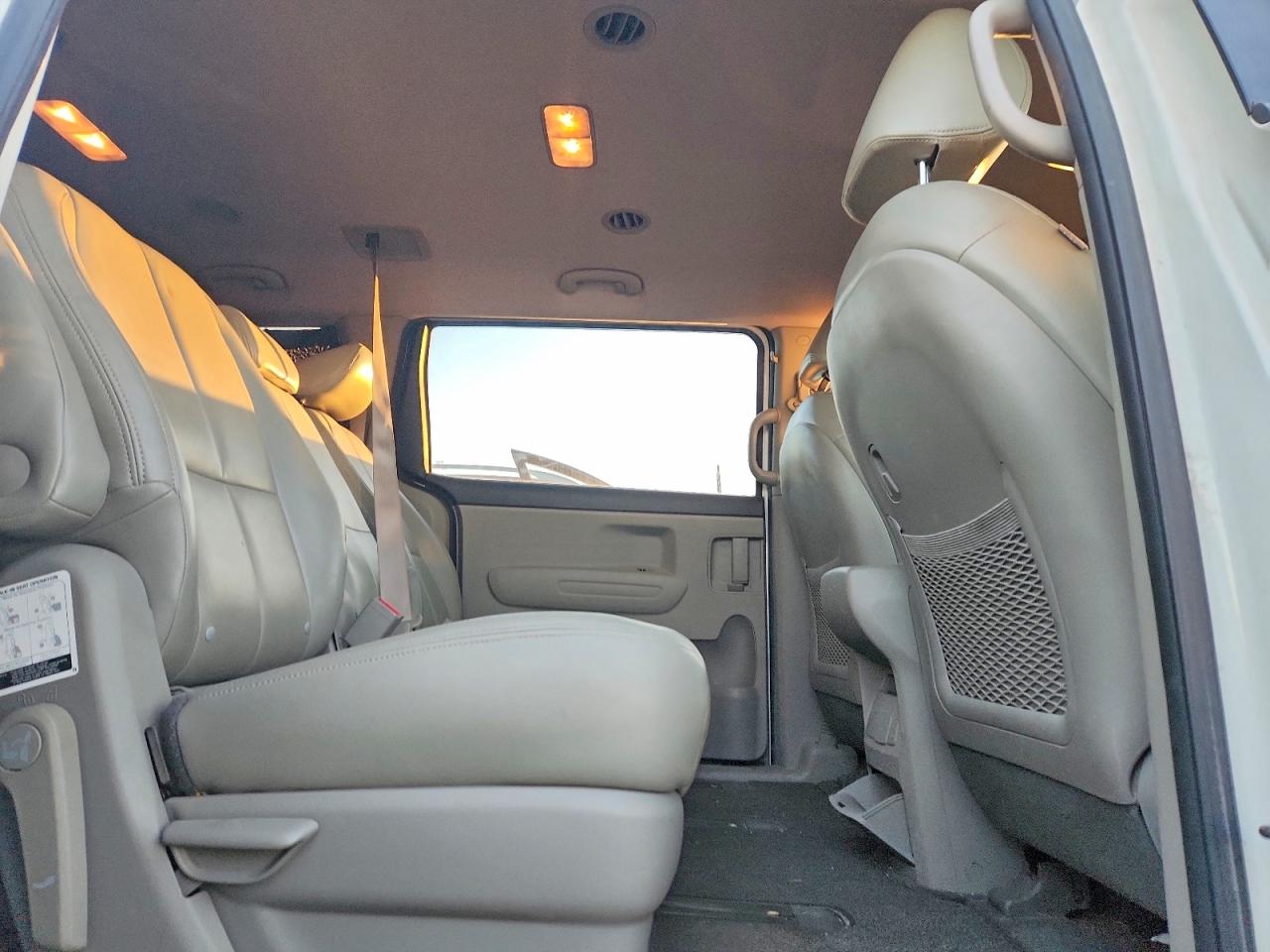 2016 KIA SEDONA LX photo 10