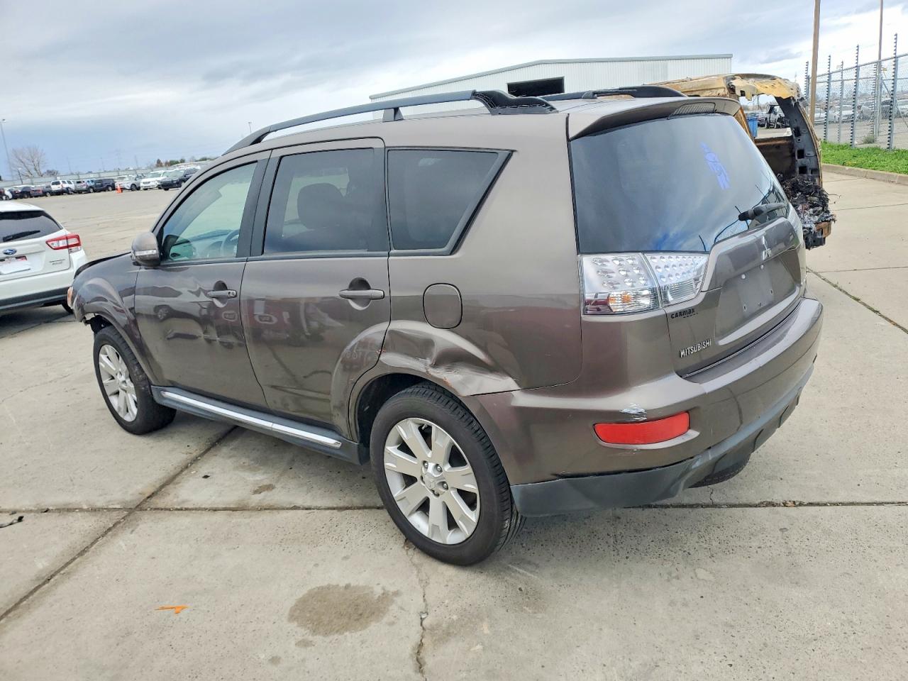 2013 MITSUBISHI OUTLANDER SE photo 4