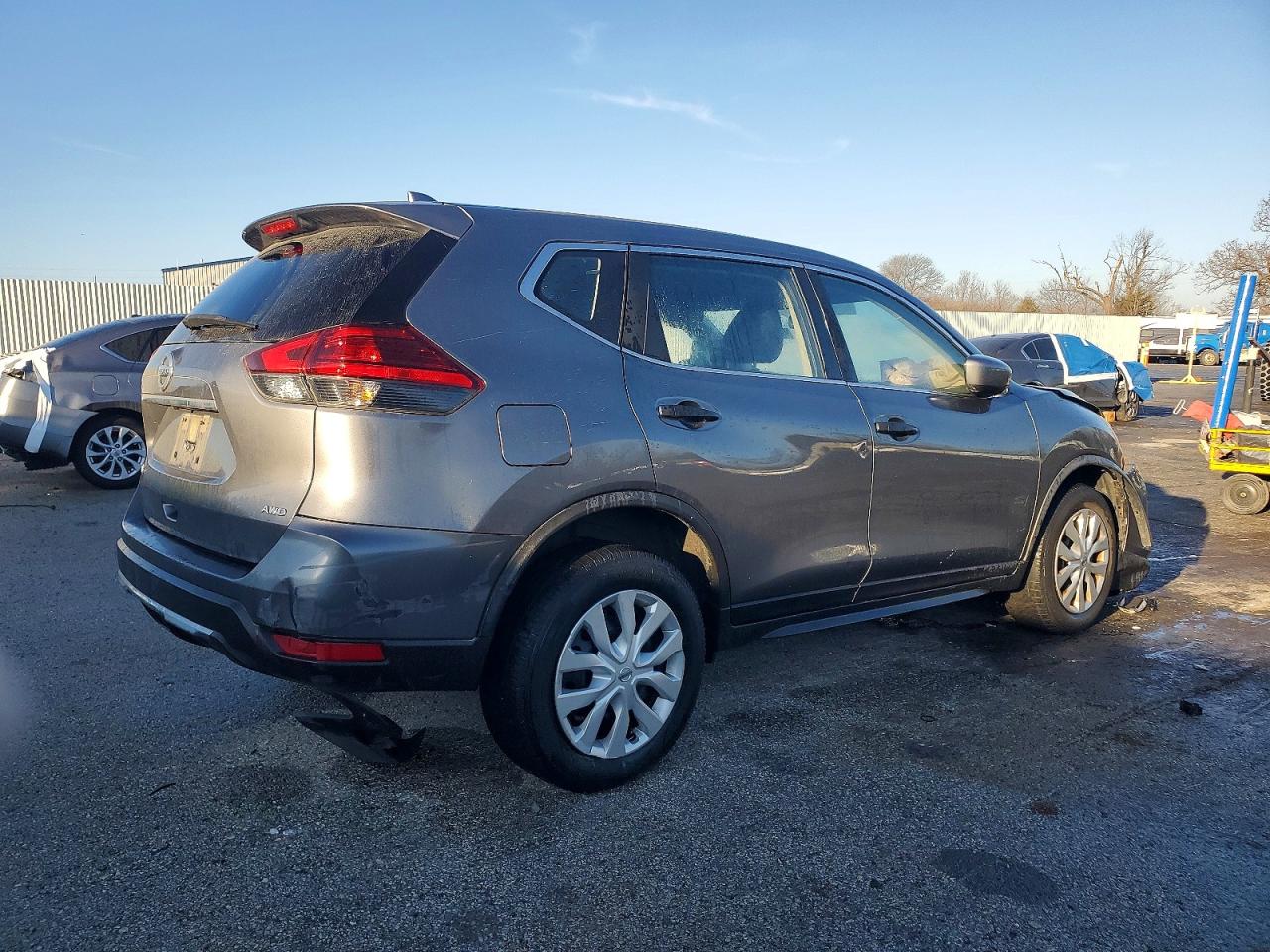 2017 NISSAN ROGUE S photo 5