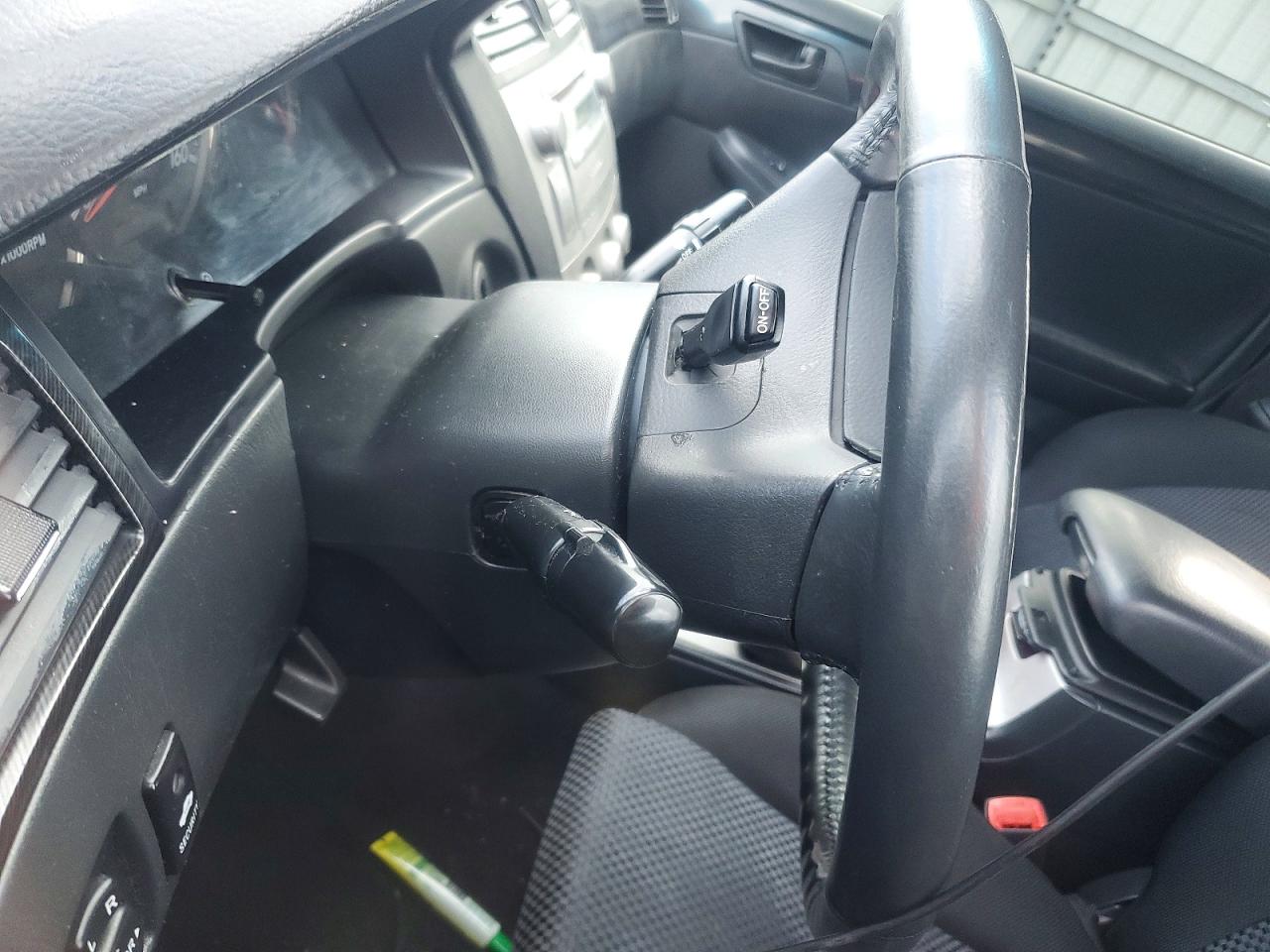 2005 TOYOTA CAMRY SOLARA SE photo 9