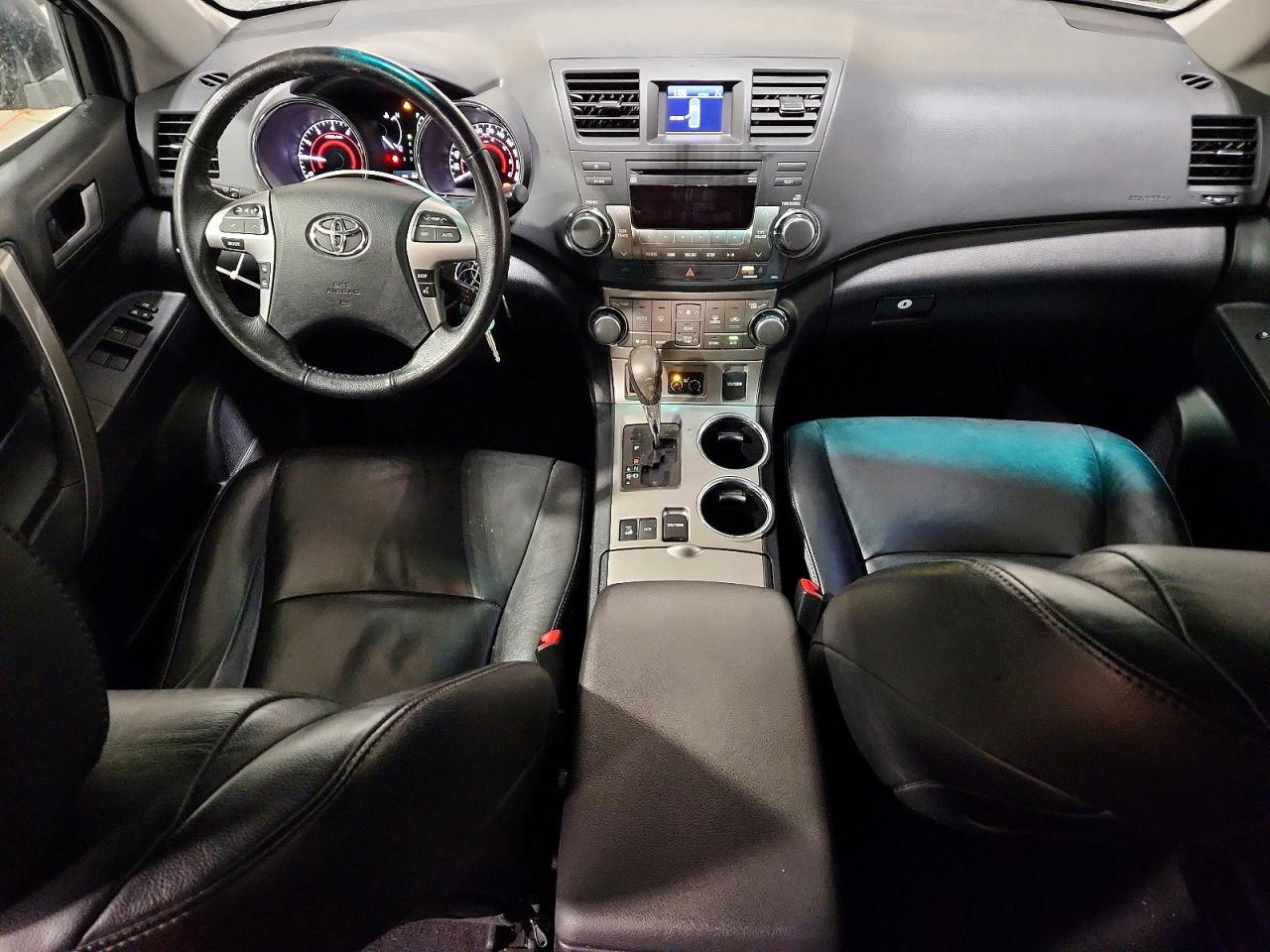2013 TOYOTA HIGHLANDER BASE photo 8