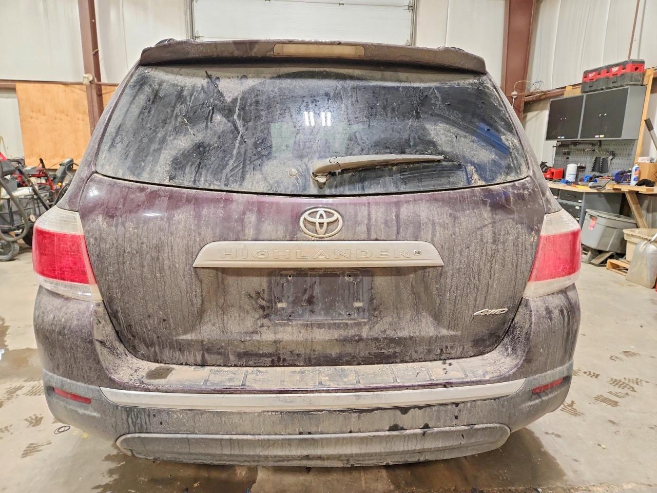 2013 TOYOTA HIGHLANDER BASE photo 6