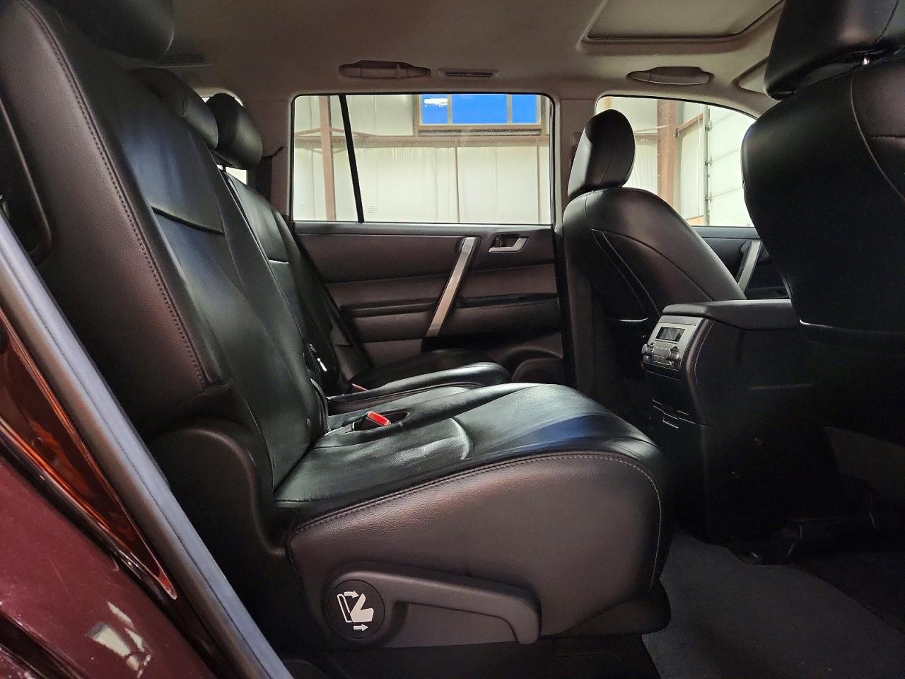 2013 TOYOTA HIGHLANDER BASE photo 11