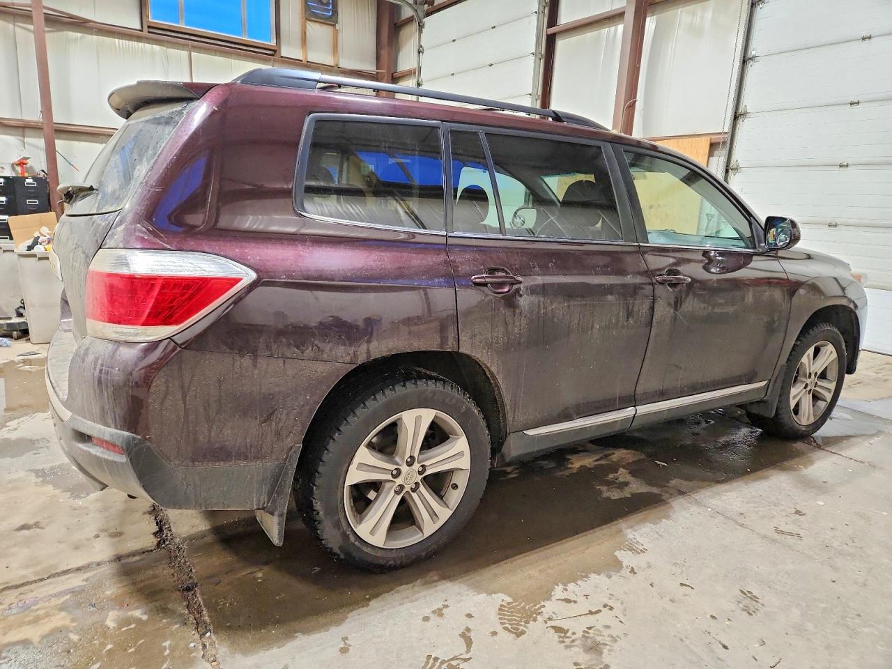 2013 TOYOTA HIGHLANDER BASE photo 3