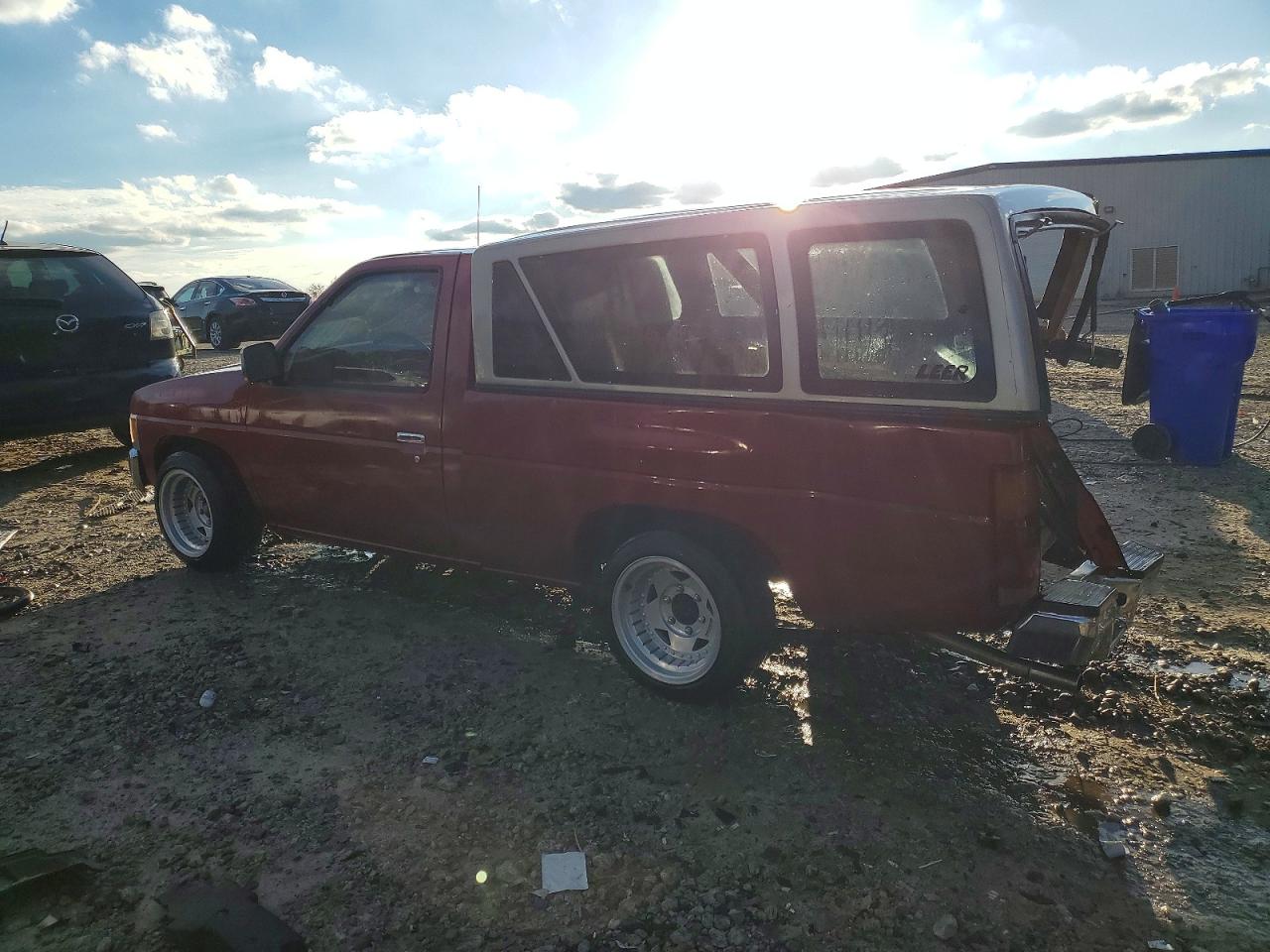 1996 NISSAN TRUCK BASE photo 2