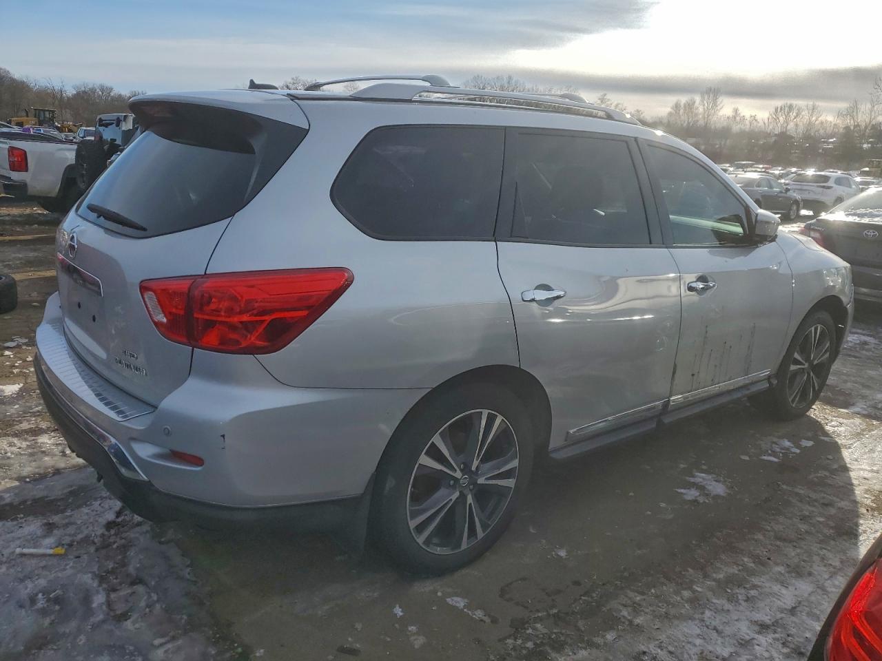 2017 NISSAN PATHFINDER S photo 3