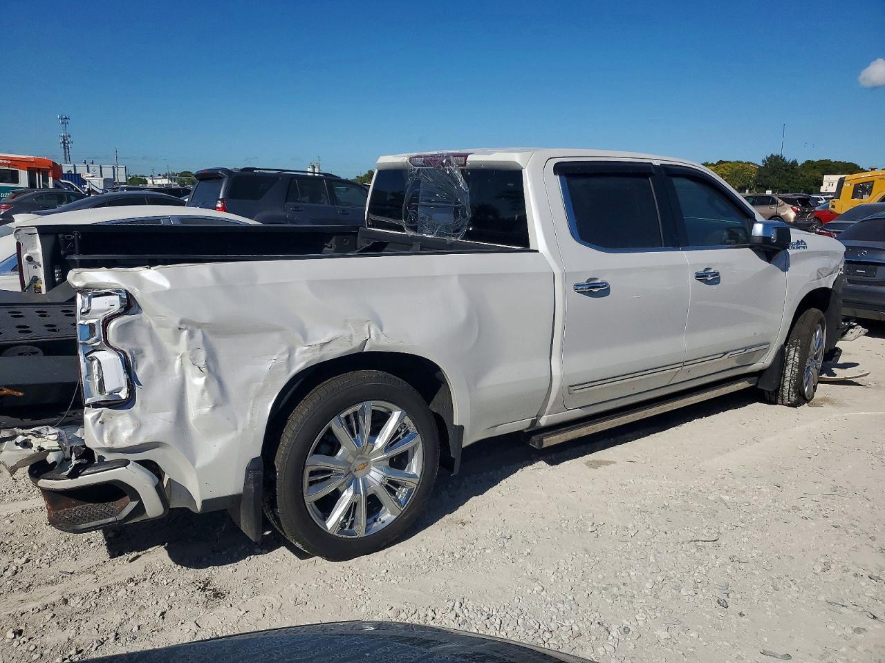 2023 CHEVROLET SILVERADO K1500 HIGH COUNTRY photo 3