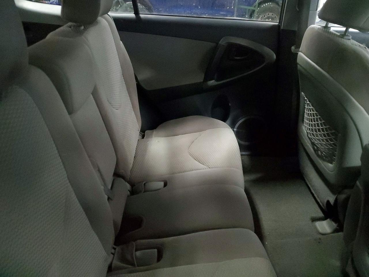 2011 TOYOTA RAV4 photo 11