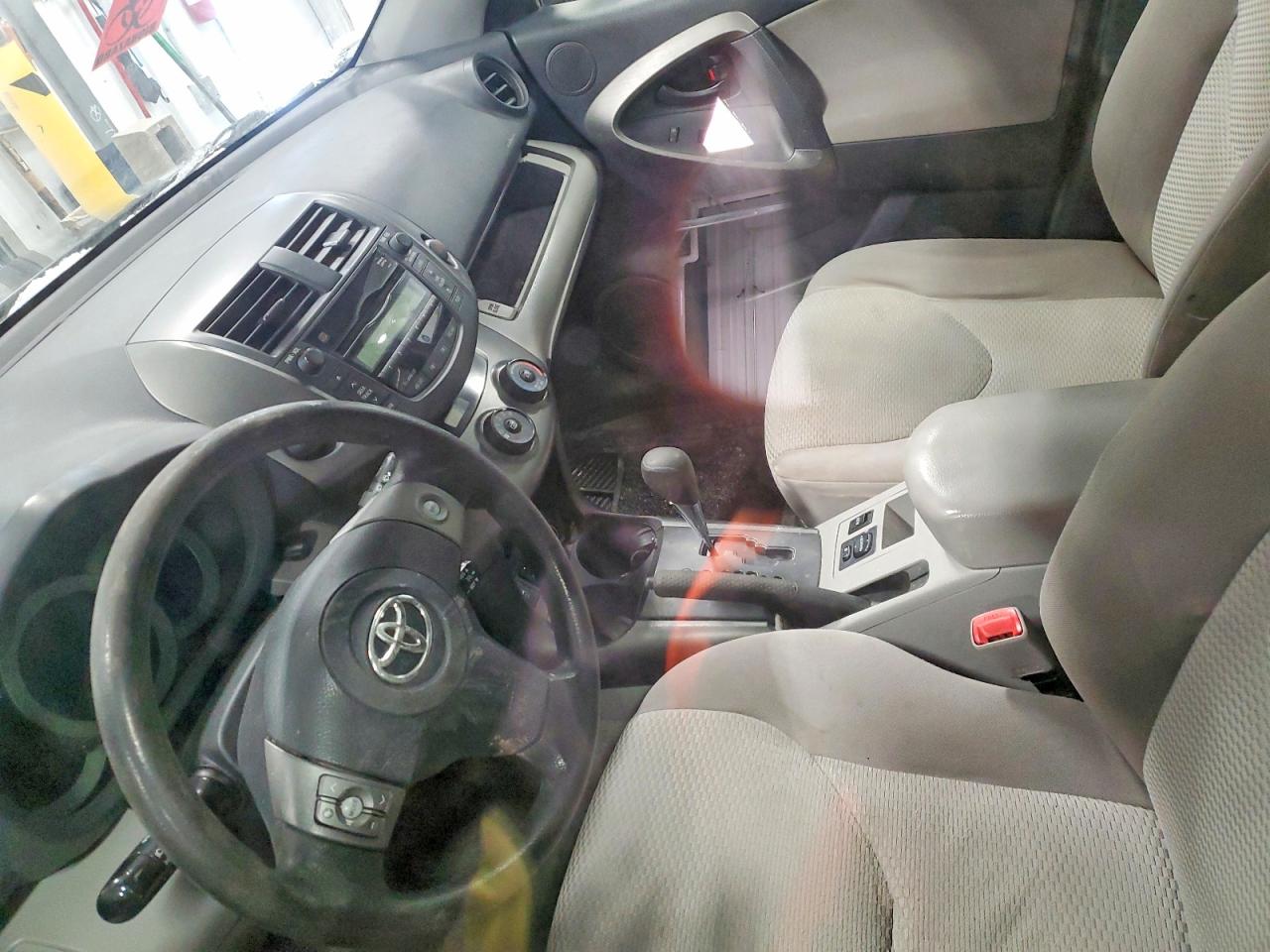 2011 TOYOTA RAV4 photo 8