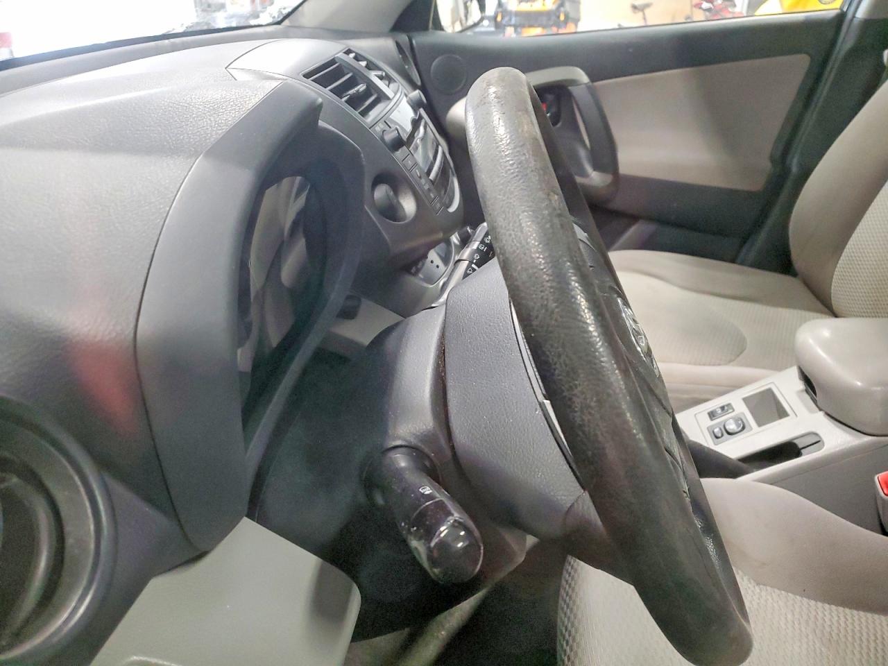 2011 TOYOTA RAV4 photo 9
