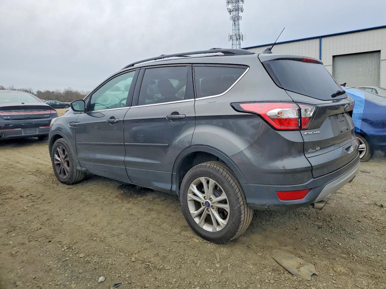 2018 FORD ESCAPE SEL photo 2