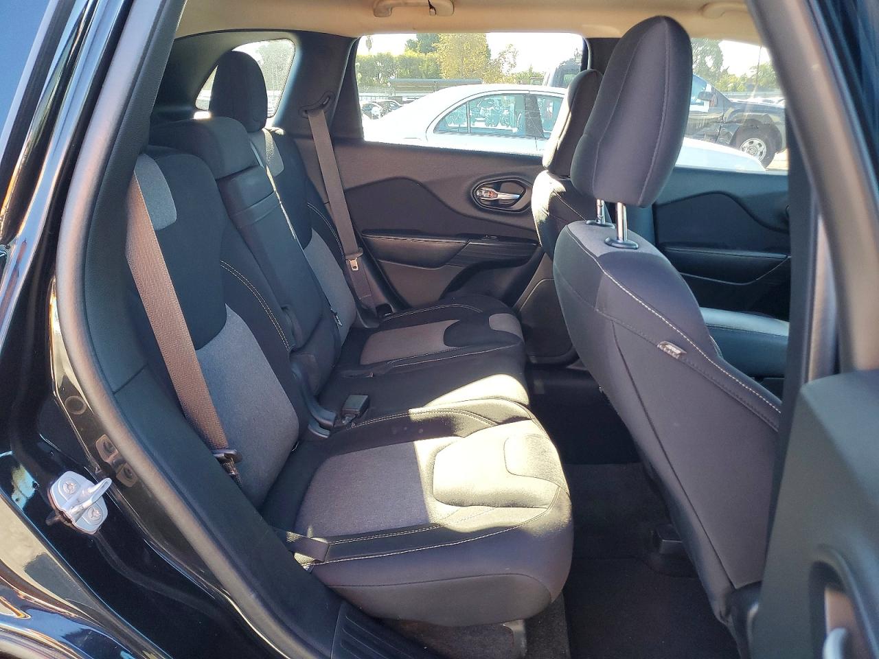 2015 JEEP CHEROKEE SPORT photo 11