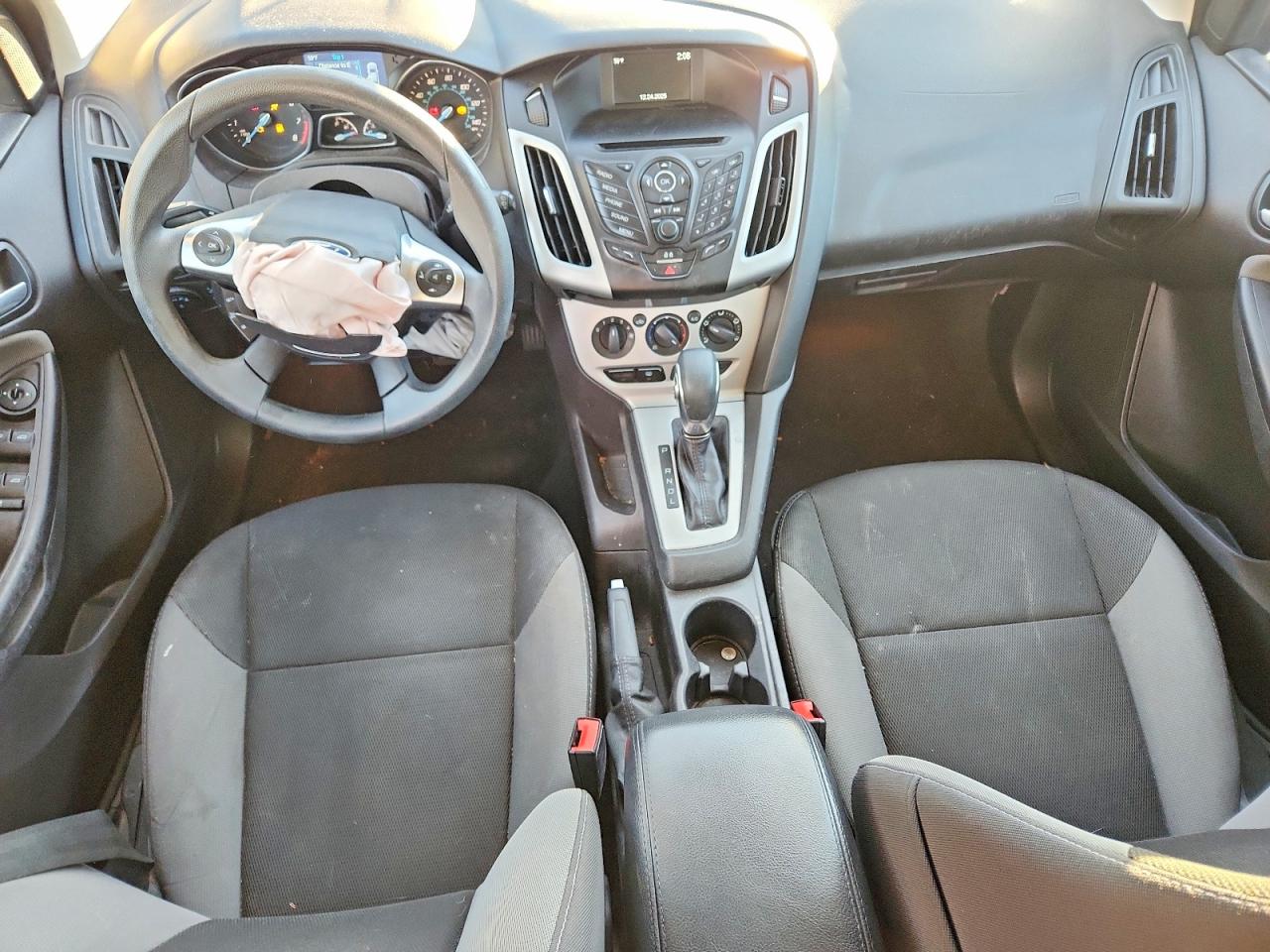 2014 FORD FOCUS SE photo 8