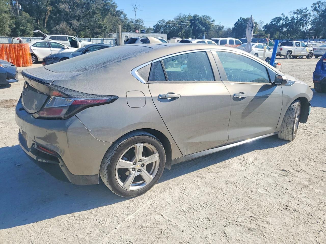 2017 CHEVROLET VOLT LT photo 3