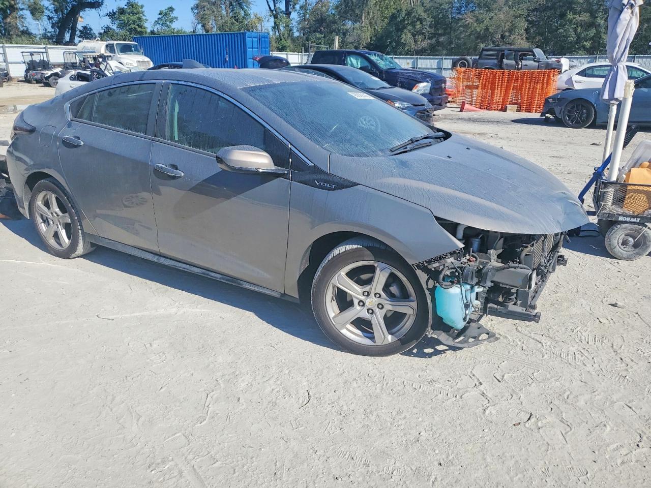 2017 CHEVROLET VOLT LT photo 4