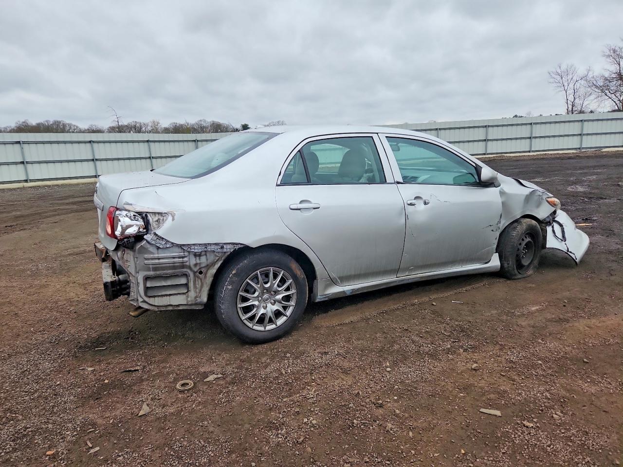 2010 TOYOTA COROLLA BASE photo 3