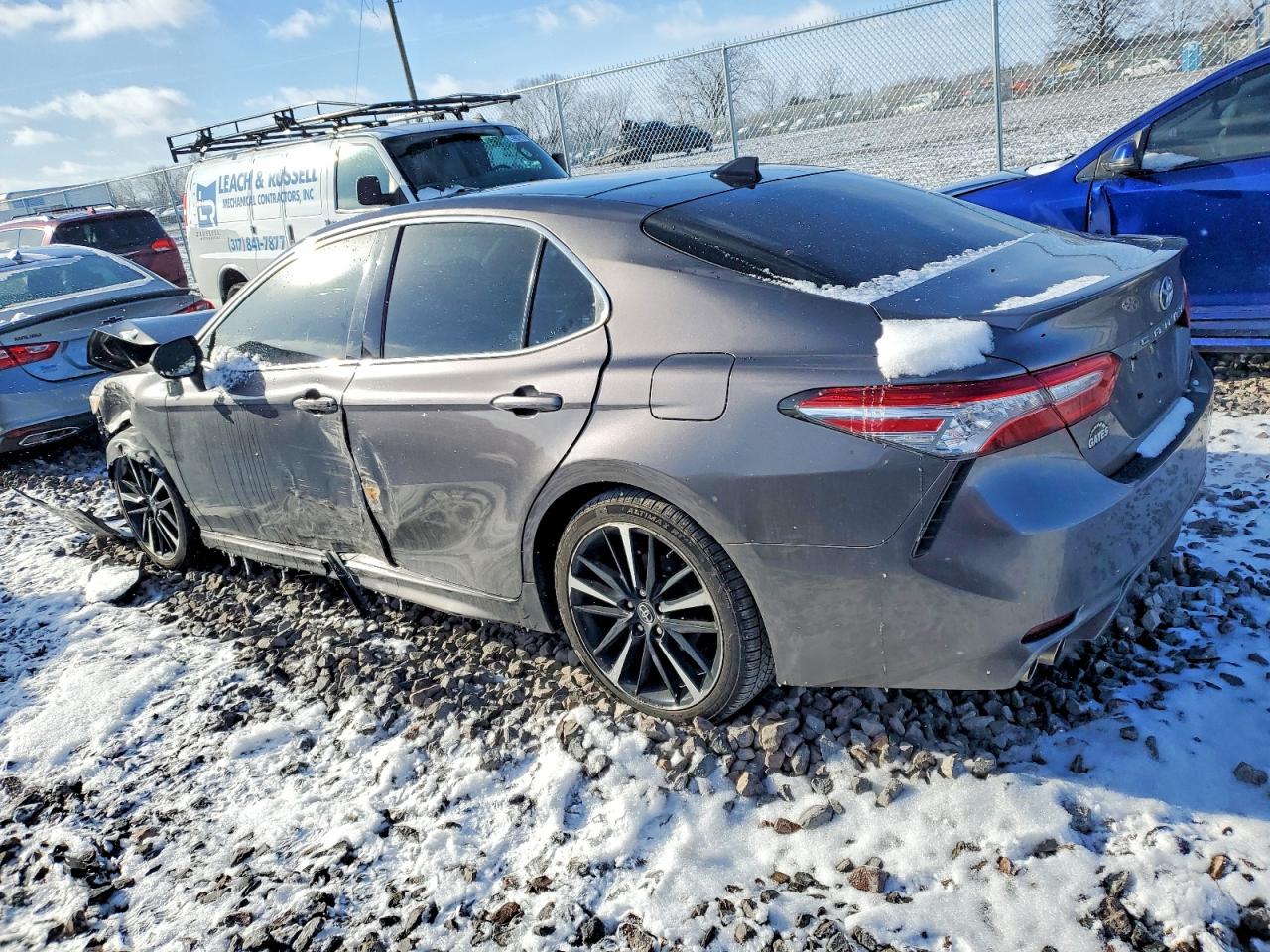 2020 TOYOTA CAMRY XSE photo 2