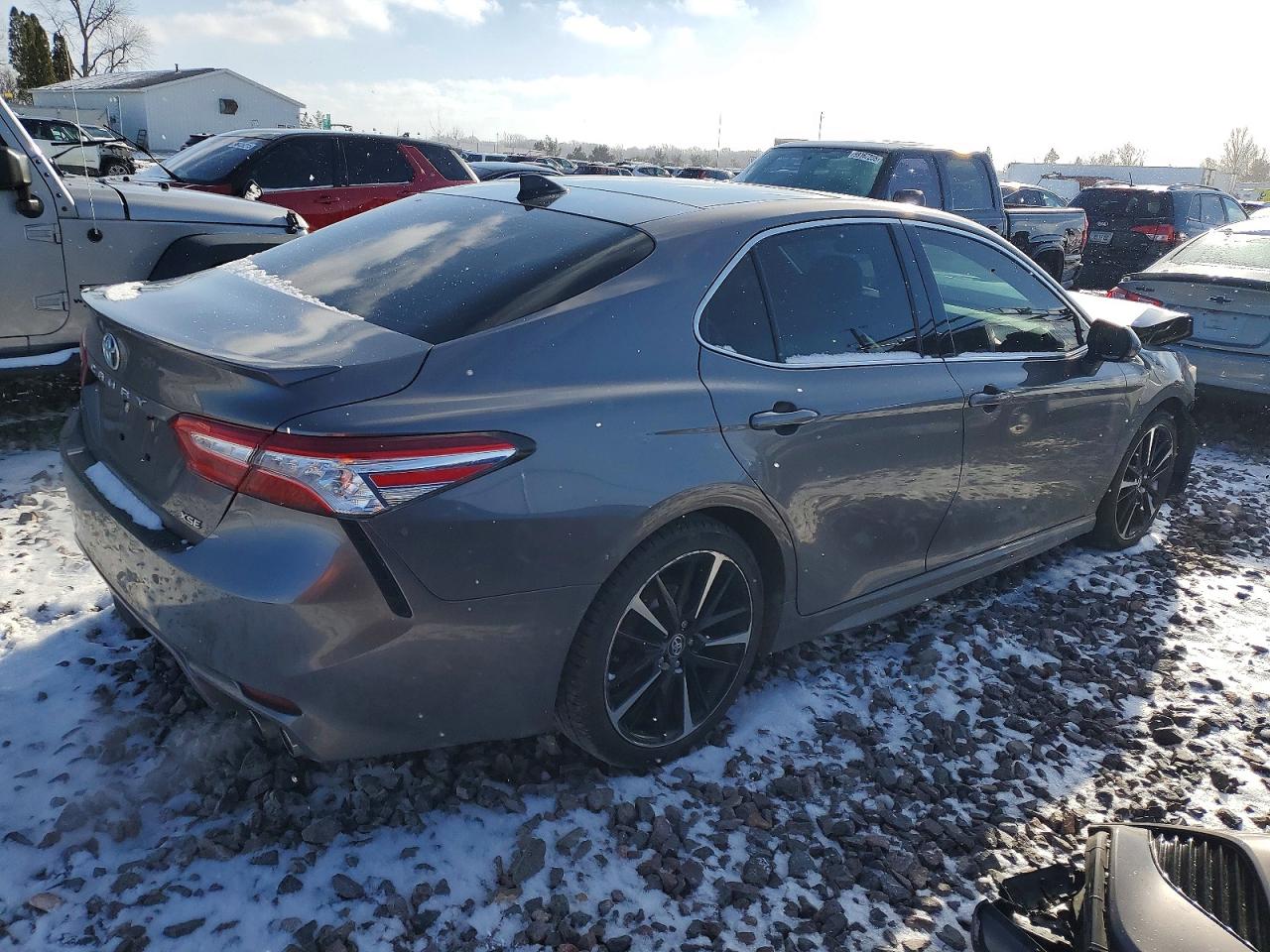 2020 TOYOTA CAMRY XSE photo 3