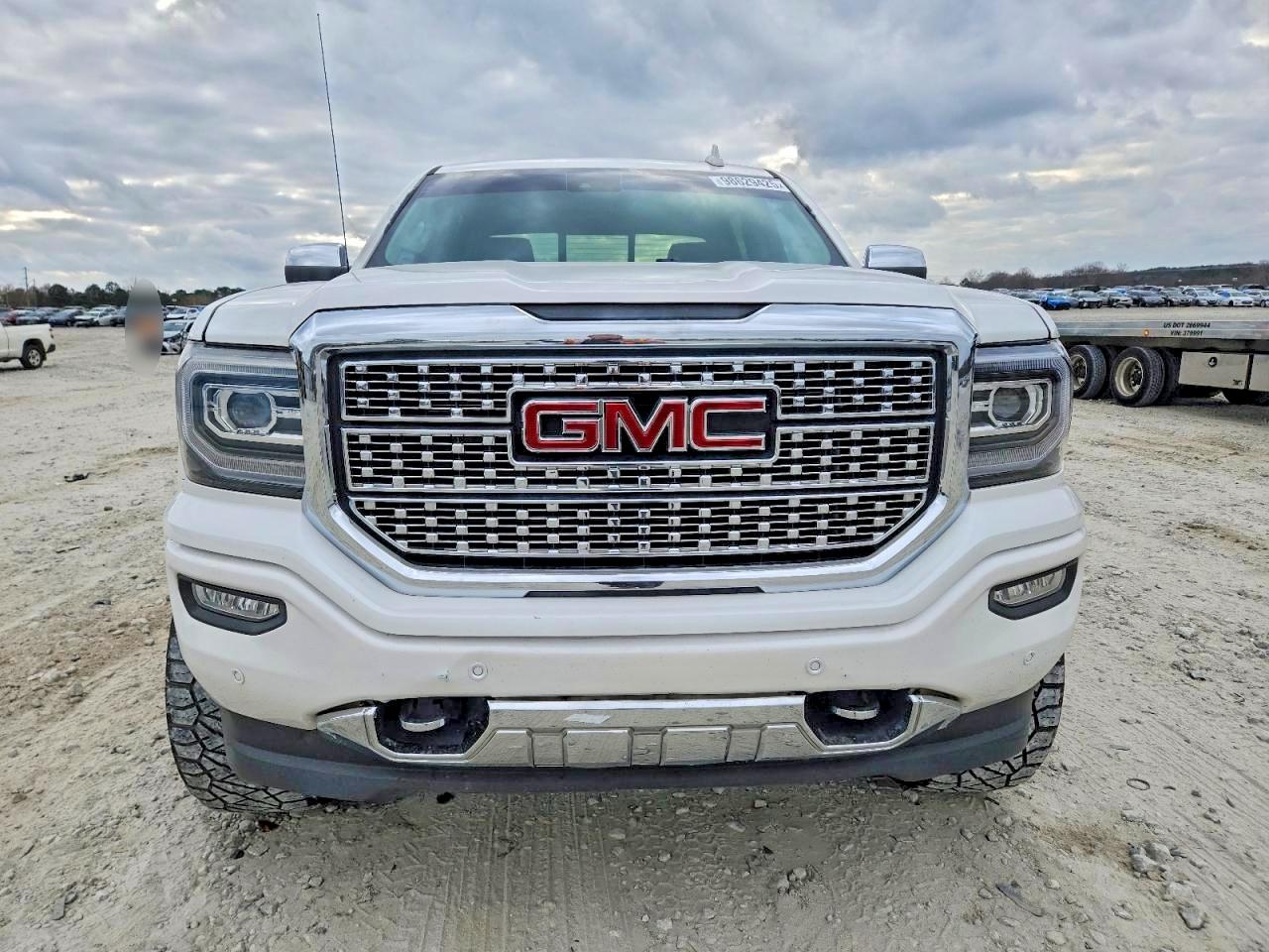 2017 GMC SIERRA K1500 DENALI photo 5