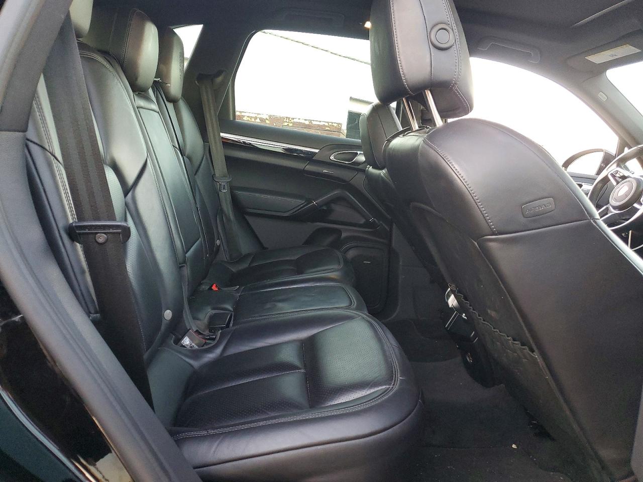 2017 PORSCHE CAYENNE photo 11
