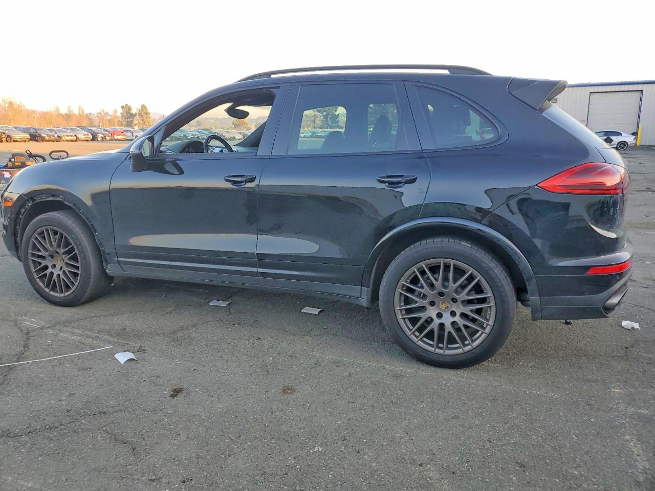2017 PORSCHE CAYENNE photo 2