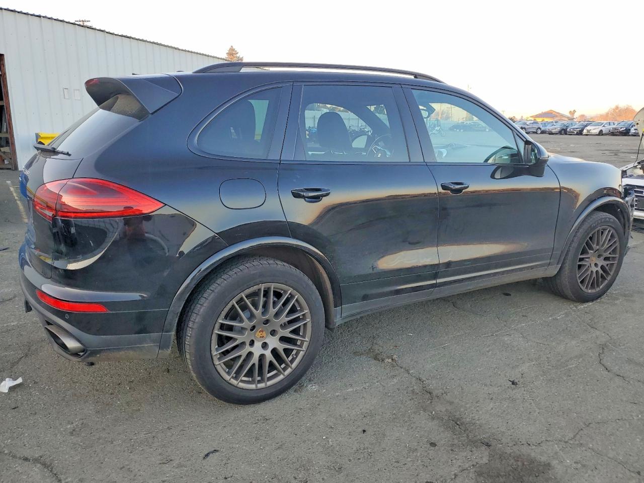 2017 PORSCHE CAYENNE photo 3