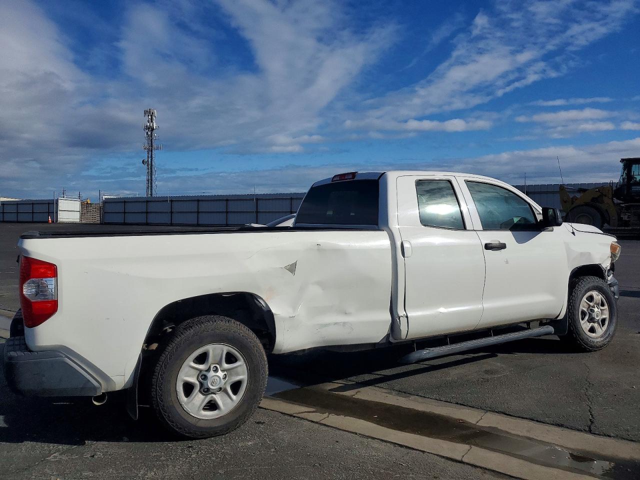 2018 TOYOTA TUNDRA DOUBLE CAB SR photo 3