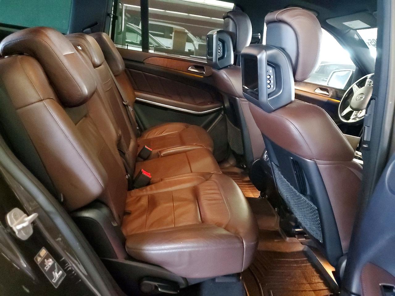 2015 MERCEDES-BENZ GL 550 4MATIC photo 11