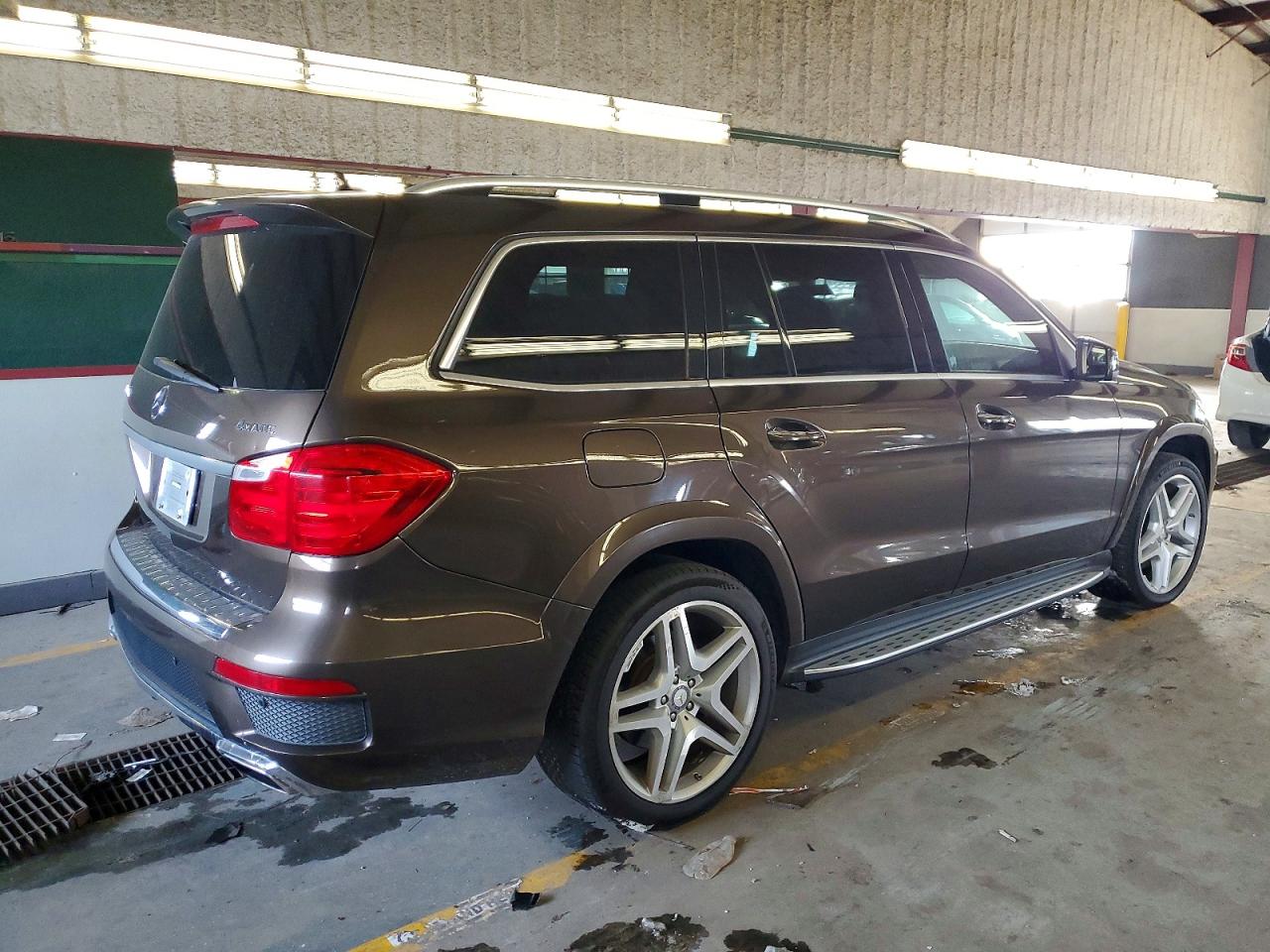 2015 MERCEDES-BENZ GL 550 4MATIC photo 3