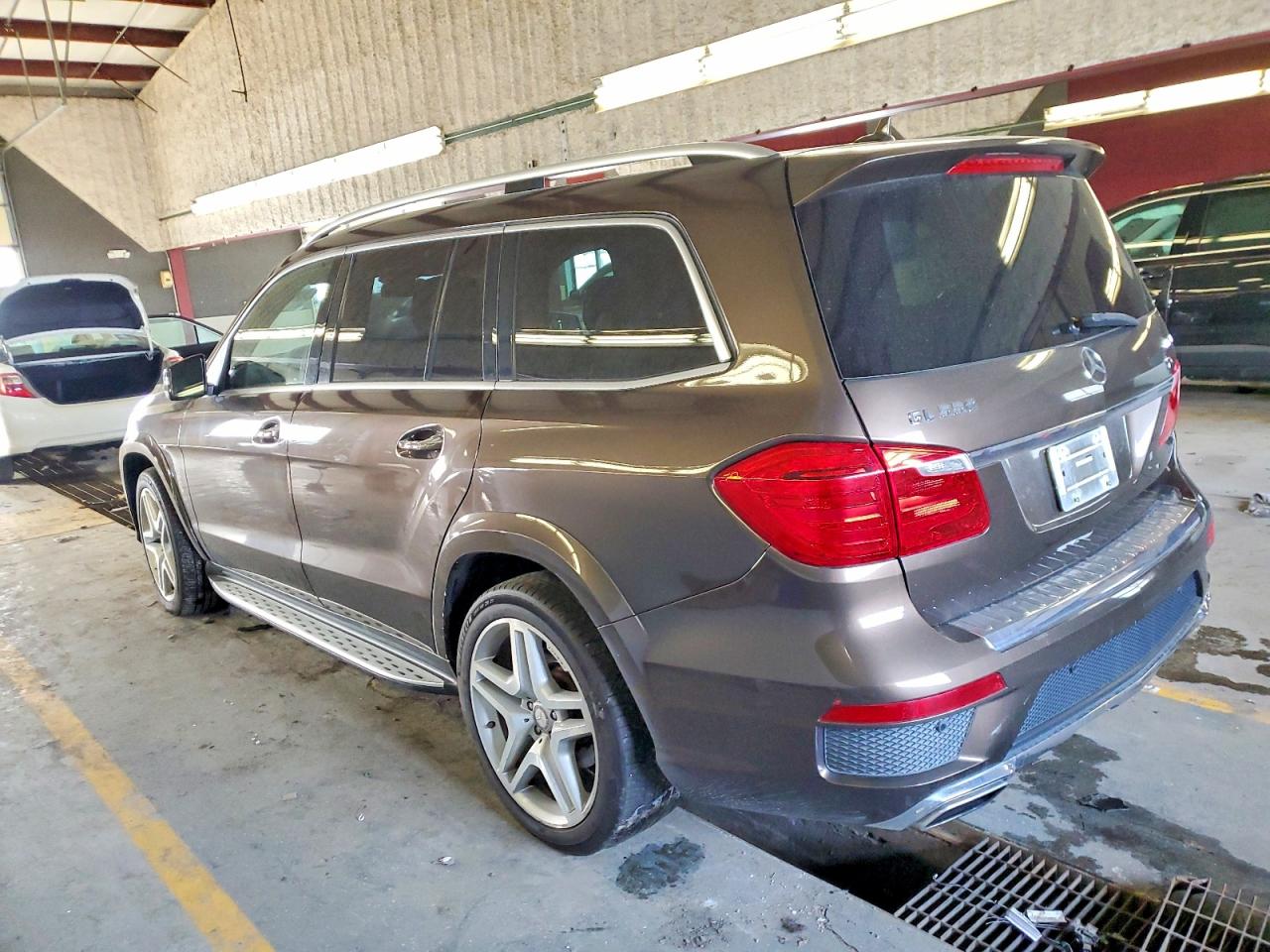 2015 MERCEDES-BENZ GL 550 4MATIC photo 2
