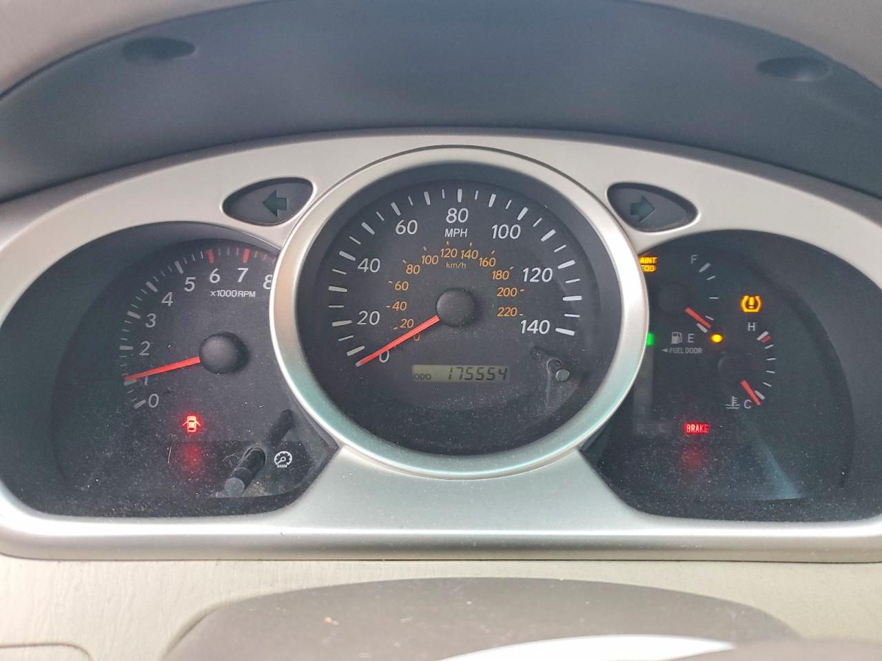 2004 TOYOTA HIGHLANDER photo 9