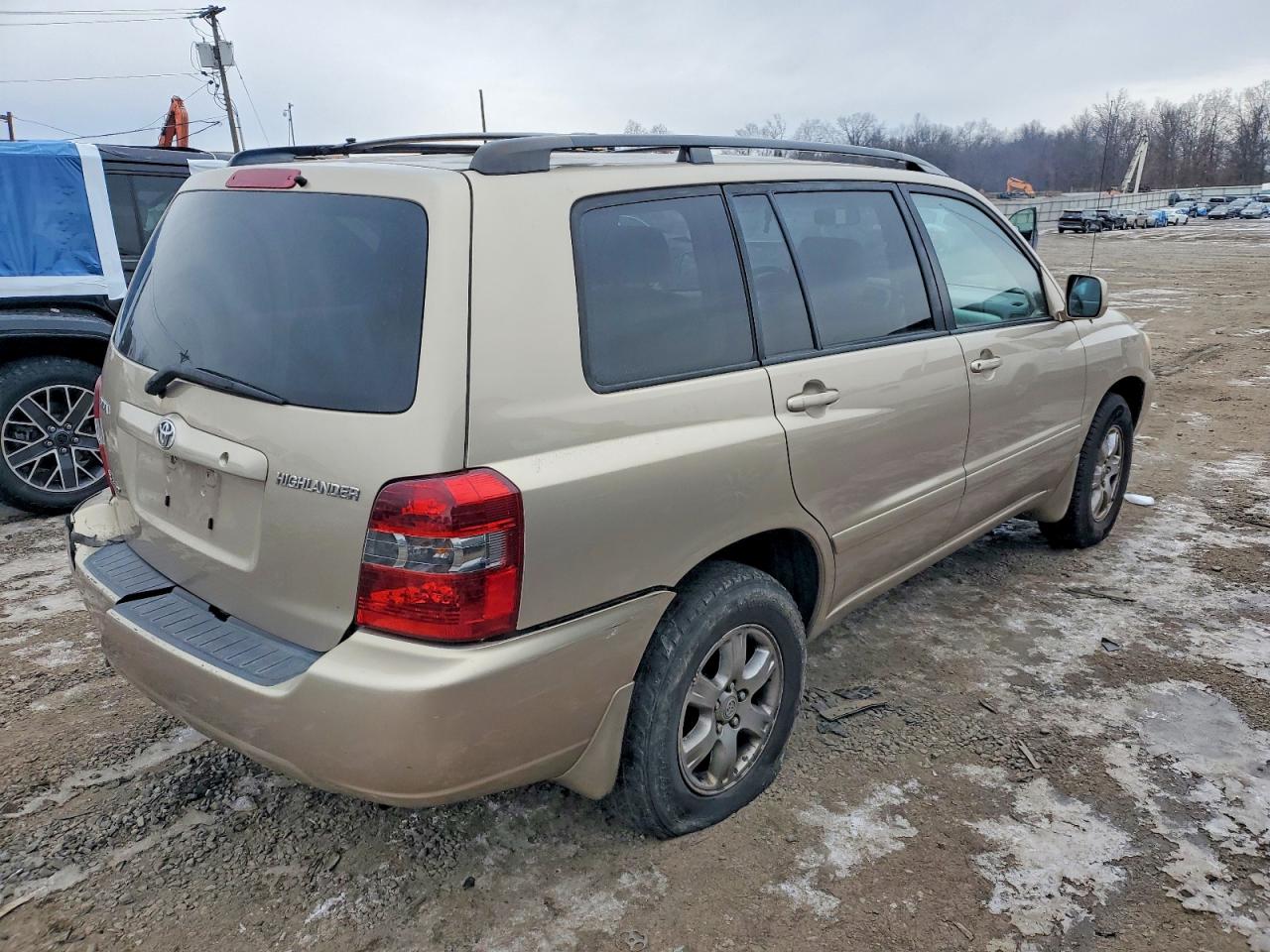 2004 TOYOTA HIGHLANDER photo 3