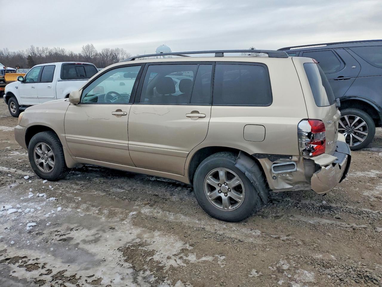 2004 TOYOTA HIGHLANDER photo 2