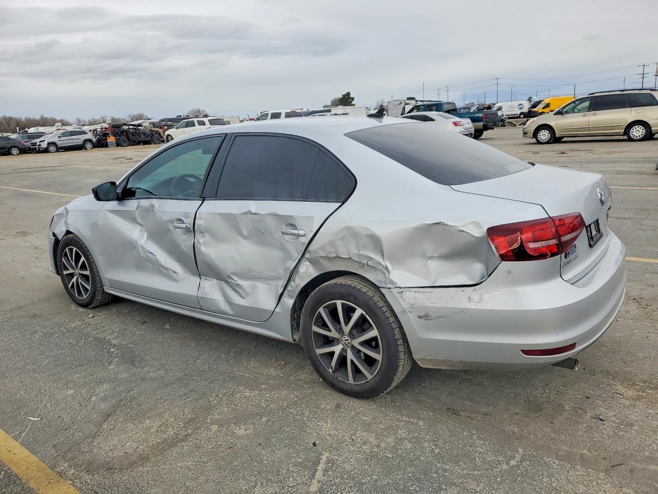 2016 VOLKSWAGEN JETTA SE photo 2