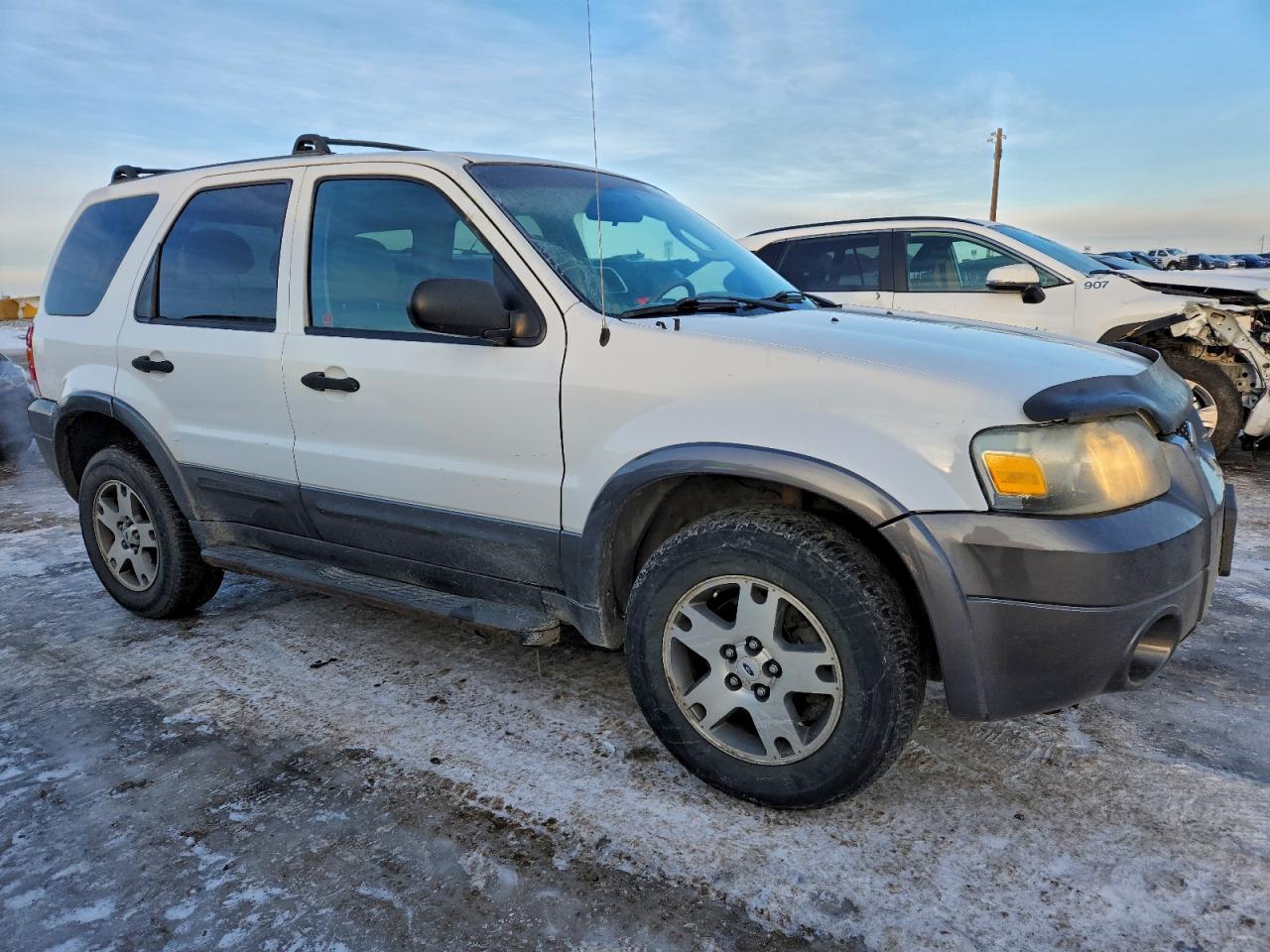 2005 FORD ESCAPE XLT photo 4
