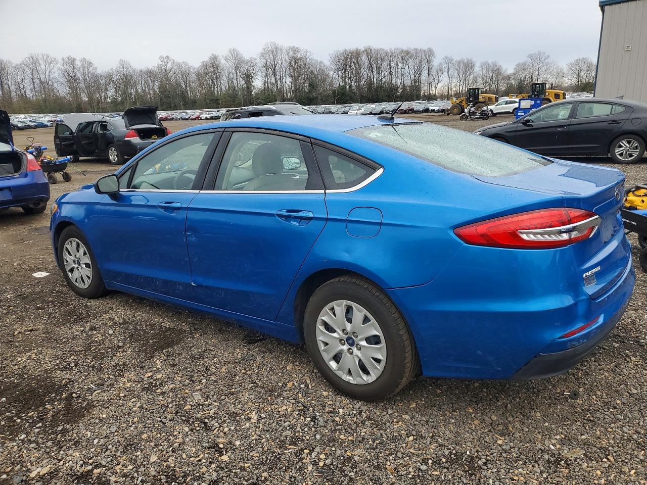 2019 FORD FUSION S photo 2