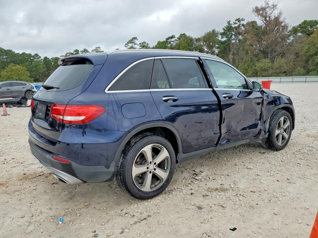 2016 MERCEDES-BENZ GLC 300 photo 3