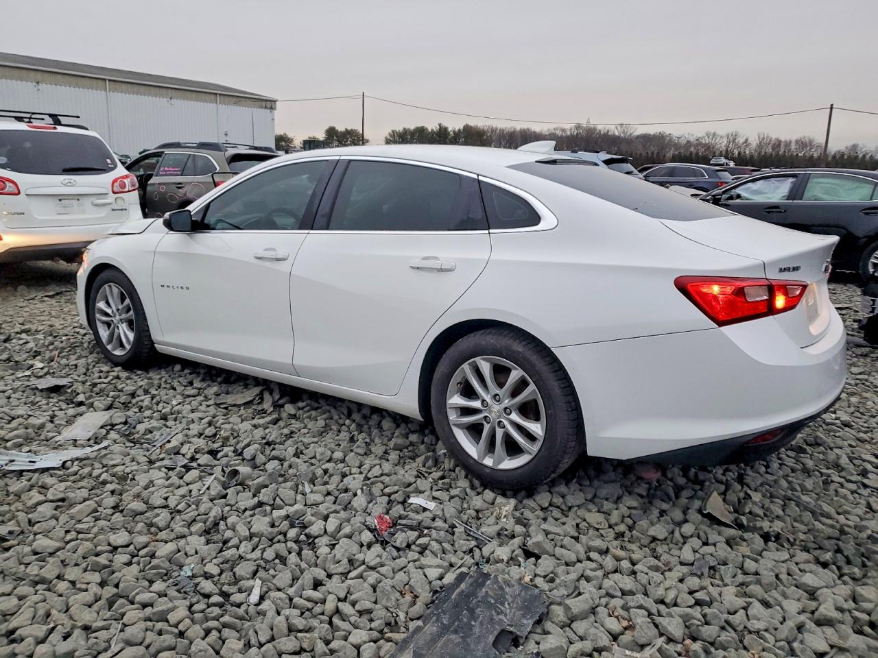 2017 CHEVROLET MALIBU LT photo 2