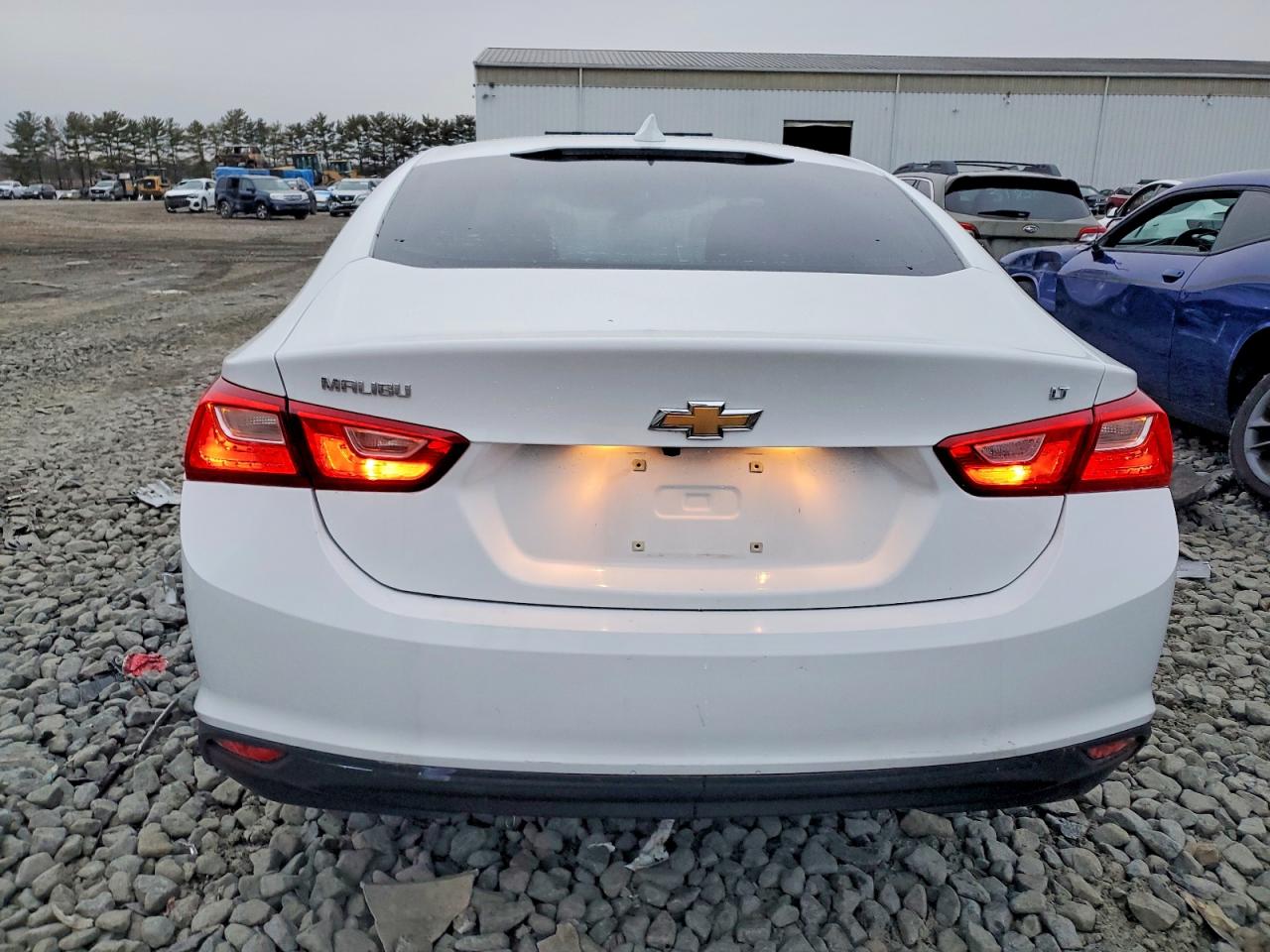 2017 CHEVROLET MALIBU LT photo 6