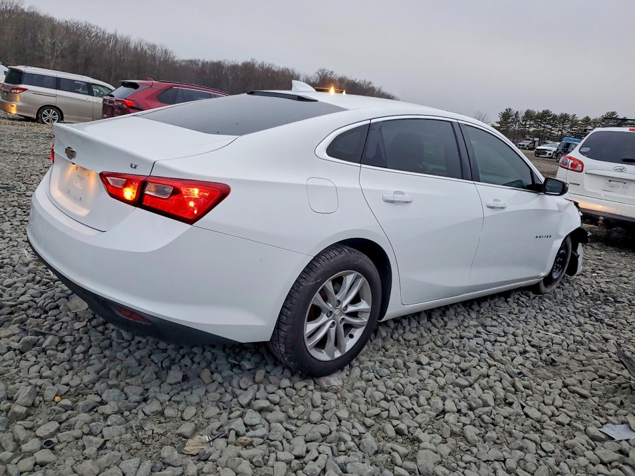 2017 CHEVROLET MALIBU LT photo 3