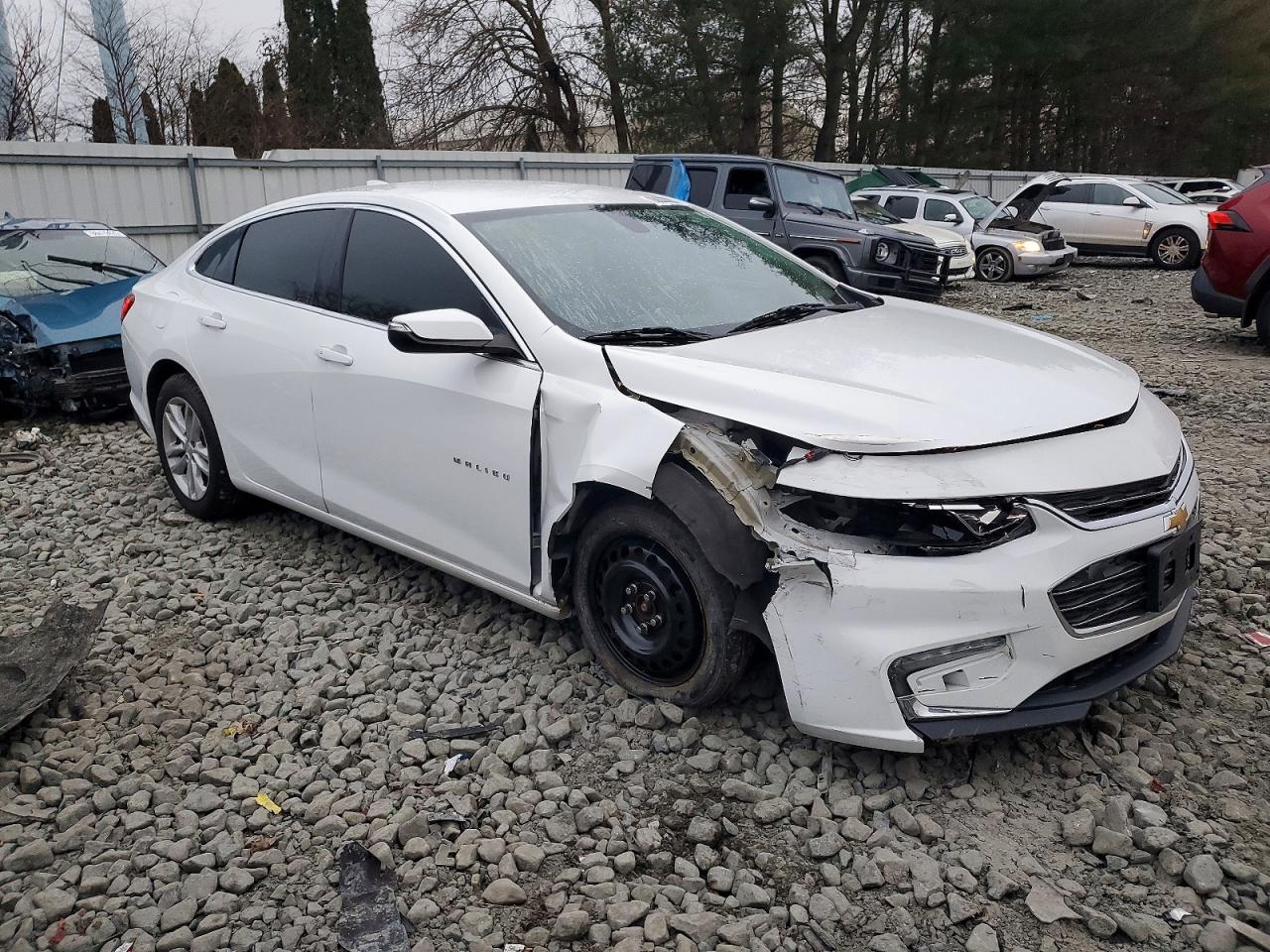 2017 CHEVROLET MALIBU LT photo 4