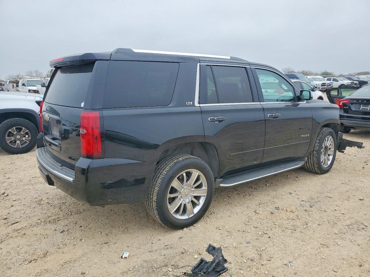 2015 CHEVROLET TAHOE C1500 LTZ photo 3