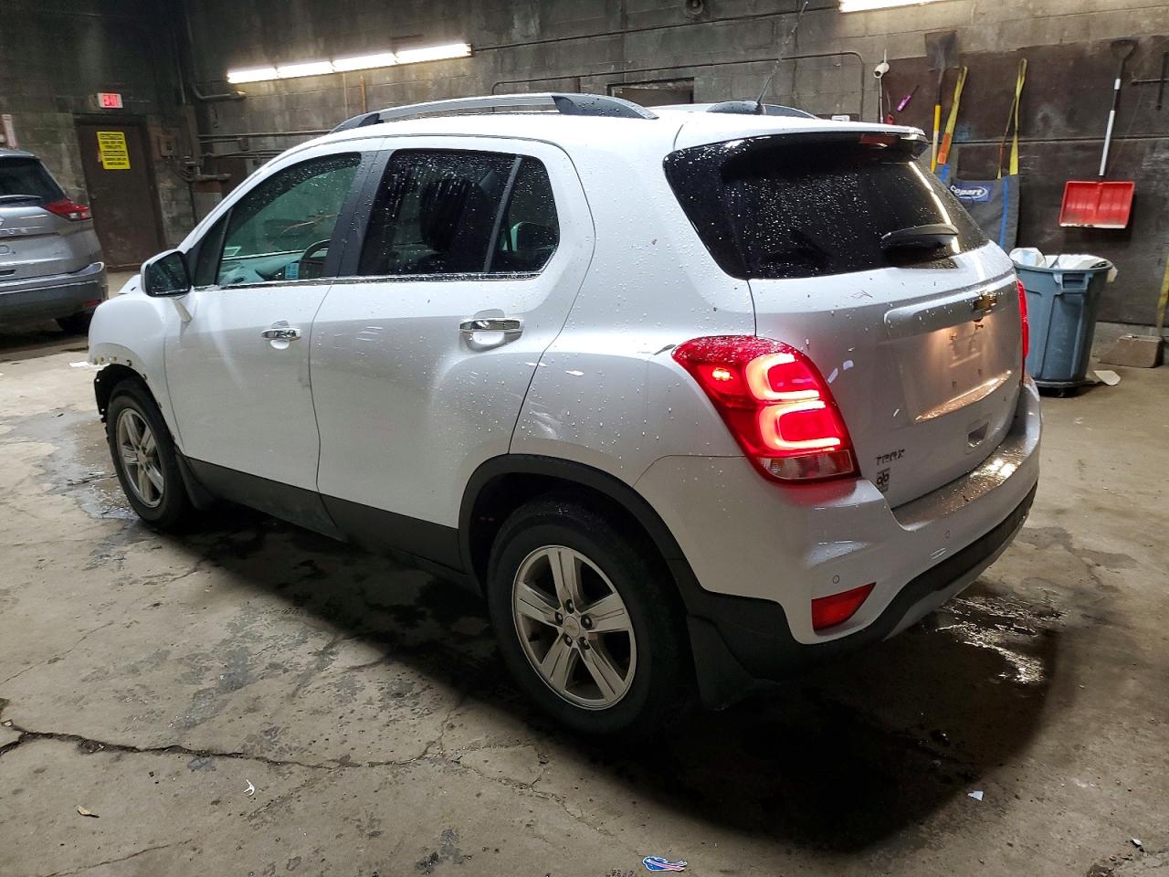 2020 CHEVROLET TRAX 1LT photo 2
