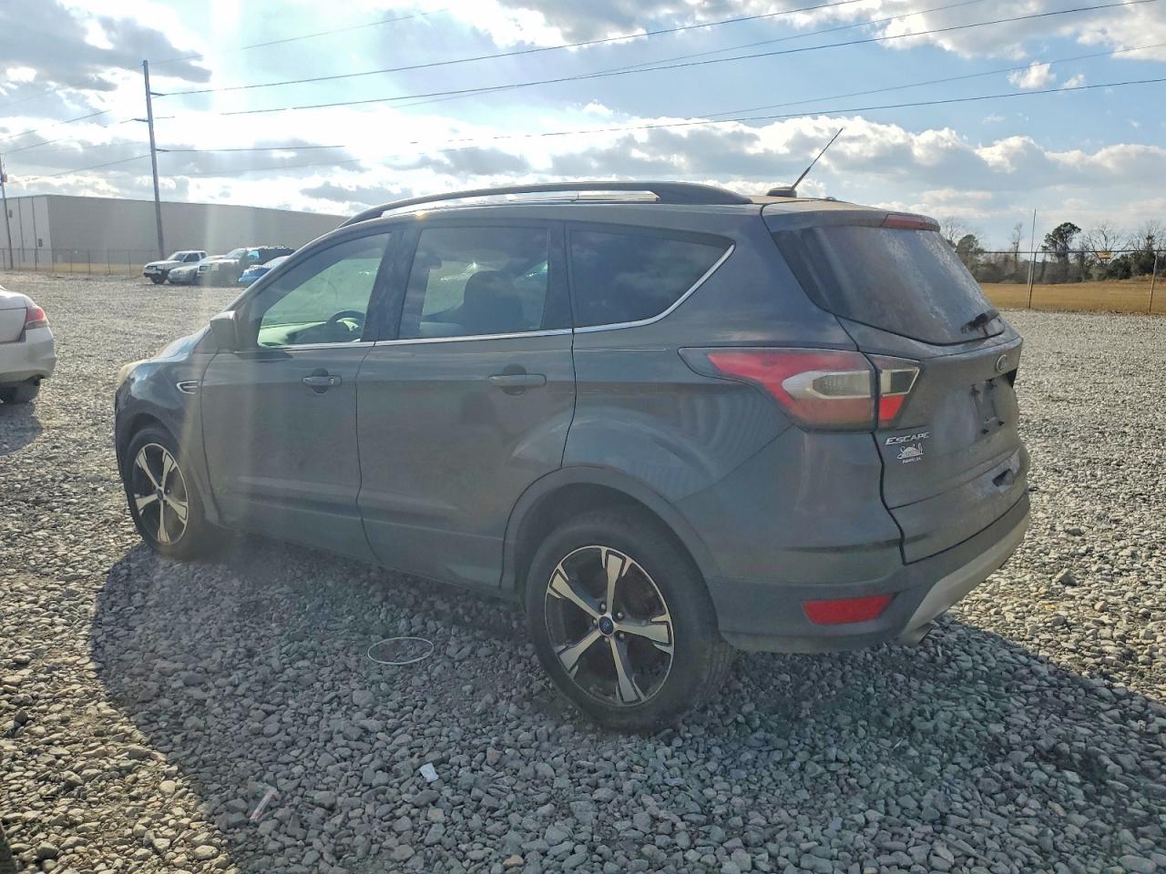 2017 FORD ESCAPE SE photo 2